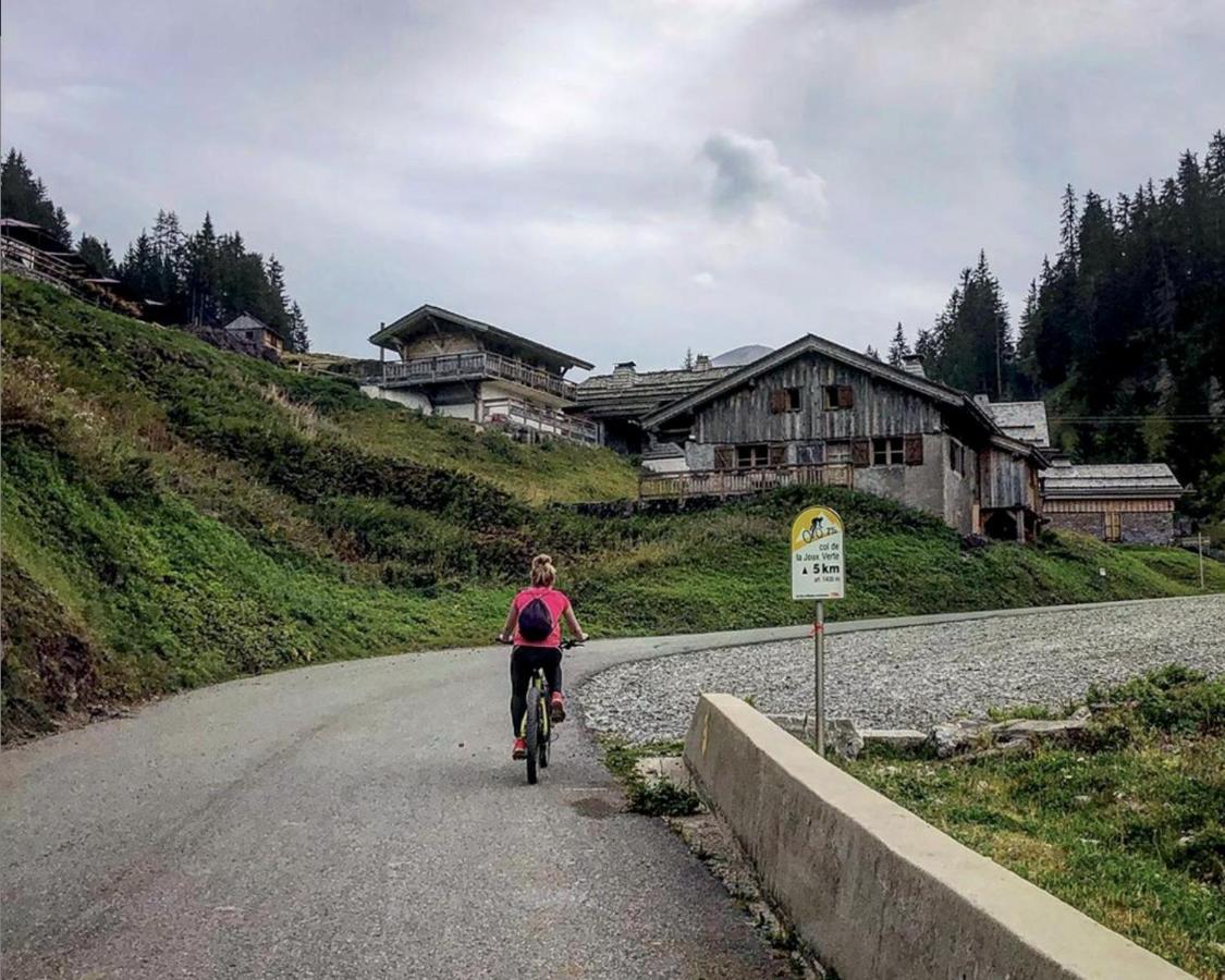 Micro-Lodge, Le Petit Nid D'Amour Montriond Buitenkant foto